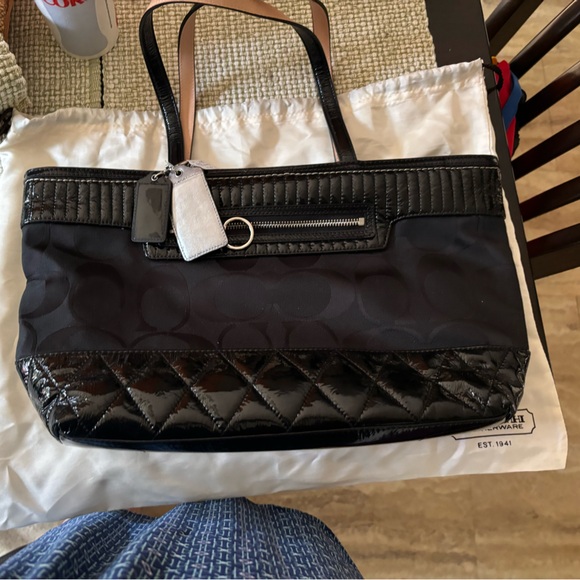 Coach Poopy liquid Gloss shoulder tote - Picture 7 of 7